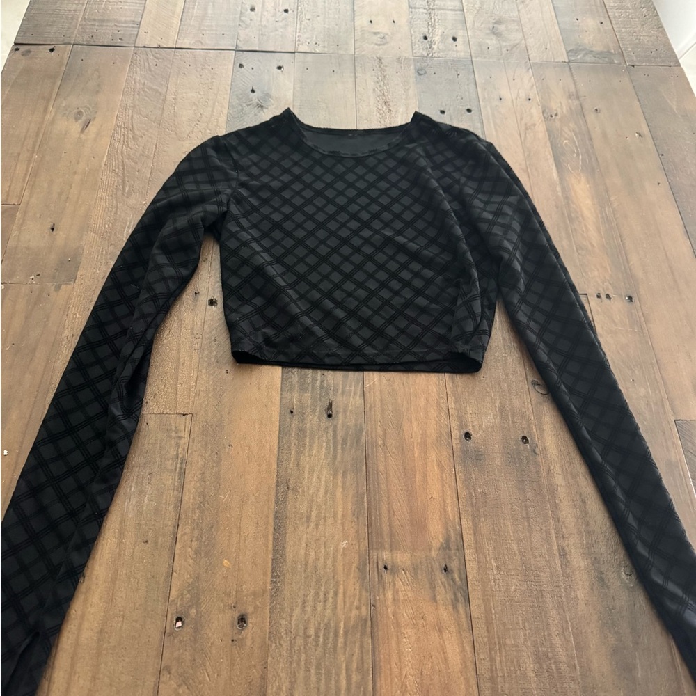 Alo Yoga Black Plaid Long Sleeve Crop Top